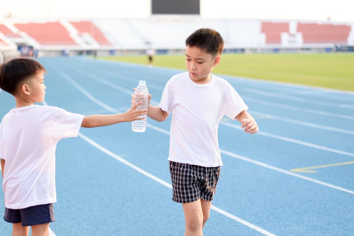 kids drinking water